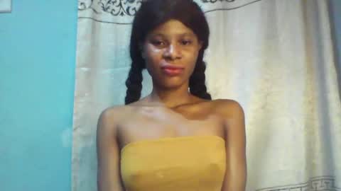 Snapshot of luckymadequeen chatting on 01/04/25, 05:37 Gloria online show from 01/04/25, 05:37