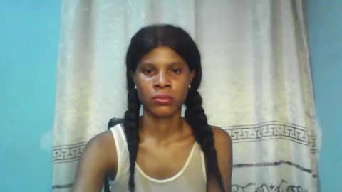 Snapshot of luckymadequeen chatting on 01/11/25, 10:40 Gloria online show from 01/11/25, 10:40