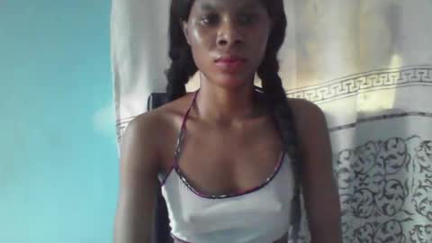 Snapshot of luckymadequeen chatting on 01/18/25, 09:24 Gloria online show from 01/18/25, 09:24