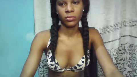 Snapshot of luckymadequeen chatting on 01/26/25, 04:20 Gloria online show from 01/26/25, 04:20