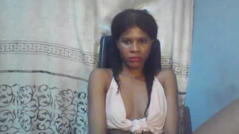 Snapshot of luckymadequeen chatting on 09/25/25, 02:15 Gloria online show from 09/25/25, 02:15