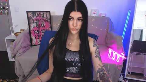 Monika online show from 10/20/25, 12:27