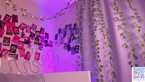 Snapshot of luckysexydoll chatting on 02/10/25, 10:53 Alisa online show from 02/10/25, 10:53