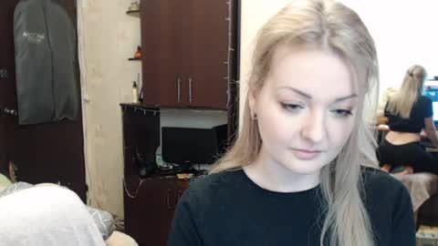 Snapshot of luckyshotgirl chatting on 02/20/25, 01:19 LuckyShot online show from 02/20/25, 01:19