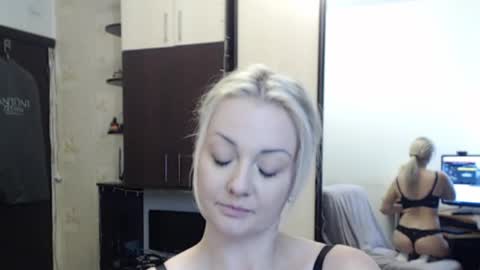 Snapshot of luckyshotgirl chatting on 09/15/25, 05:02 LuckyShot online show from 09/15/25, 05:02