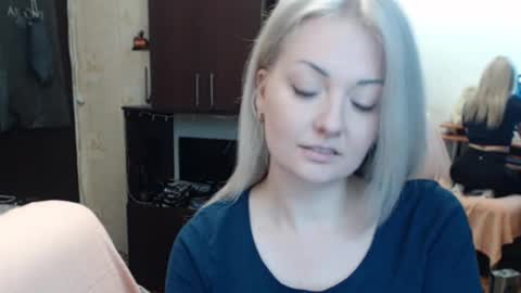 Snapshot of luckyshotgirl chatting on 10/26/25, 05:08 LuckyShot online show from 10/26/25, 05:08