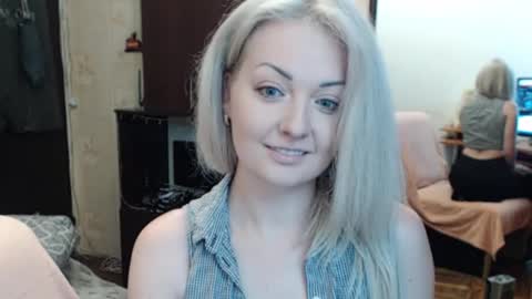 Snapshot of luckyshotgirl chatting on 10/28/25, 02:53 LuckyShot online show from 10/28/25, 02:53