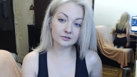 Snapshot of luckyshotgirl chatting on 11/03/25, 03:02 LuckyShot online show from 11/03/25, 03:02