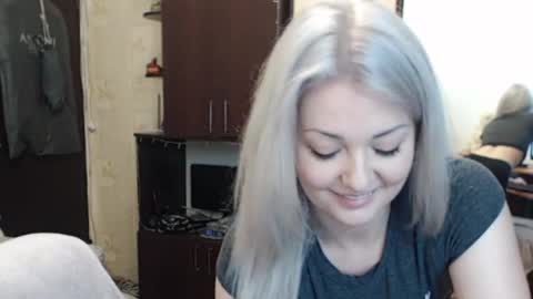 Snapshot of luckyshotgirl chatting on 11/21/25, 04:05 LuckyShot online show from 11/21/25, 04:05