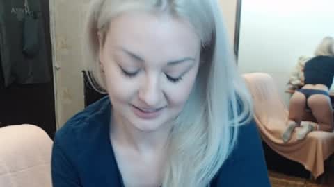 Snapshot of luckyshotgirl chatting on 12/17/25, 02:01 LuckyShot online show from 12/17/25, 02:01