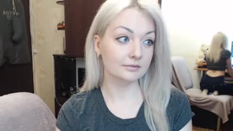 Snapshot of luckyshotgirl chatting on 01/07/26, 02:08 LuckyShot online show from 01/07/26, 02:08