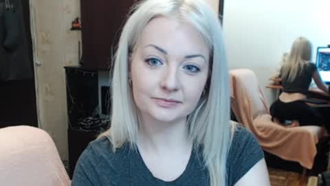 Snapshot of luckyshotgirl chatting on 02/25/26, 03:54 LuckyShot online show from 02/25/26, 03:54