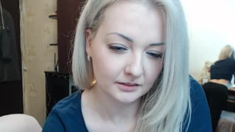 Snapshot of luckyshotgirl chatting on 04/09/26, 05:18 LuckyShot online show from 04/09/26, 05:18