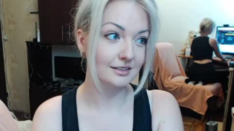 Snapshot of luckyshotgirl chatting on 04/13/26, 02:00 LuckyShot online show from 04/13/26, 02:00