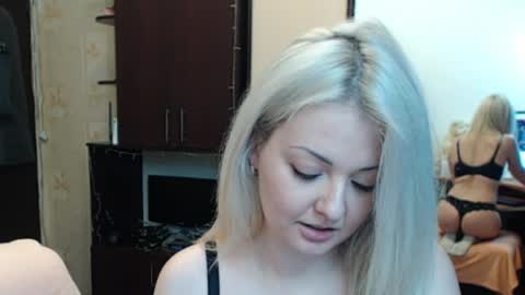 Snapshot of luckyshotgirl chatting on 04/19/26, 11:09 LuckyShot online show from 04/19/26, 11:09