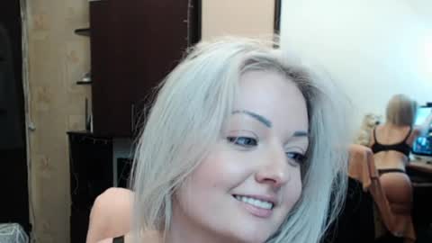 Snapshot of luckyshotgirl chatting on 05/09/26, 03:39 LuckyShot online show from 05/09/26, 03:39