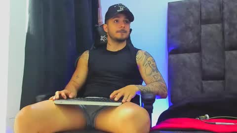 chat with me    online show from 02/14/25, 06:40