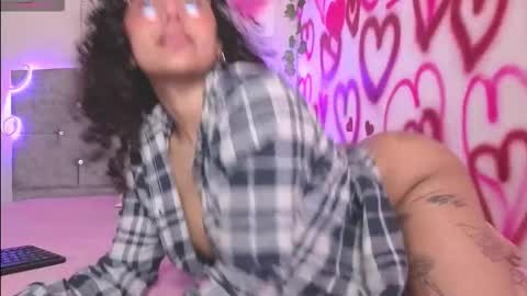 Snapshot of luckyswagson chatting on 11/16/25, 03:12 Luanis online show from 11/16/25, 03:12