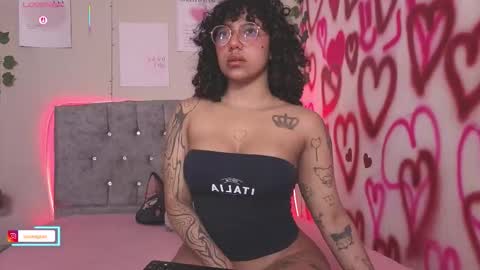 Snapshot of luckyswagson chatting on 11/21/25, 05:17 Luanis online show from 11/21/25, 05:17