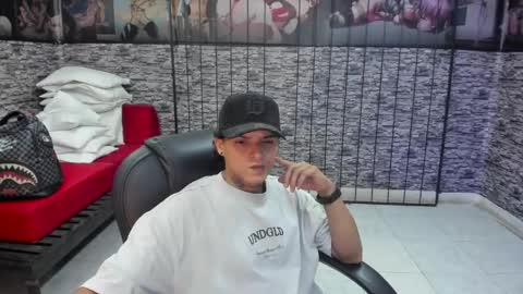 Snapshot of luckyy_boy_ chatting on 04/23/26, 10:01 Lucky online show from 04/23/26, 10:01