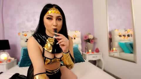 Mia online show from 10/31/25, 06:20