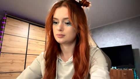 Snapshot of lucretiareisen chatting on 03/29/26, 03:12 EmmaEmbers online show from 03/29/26, 03:12