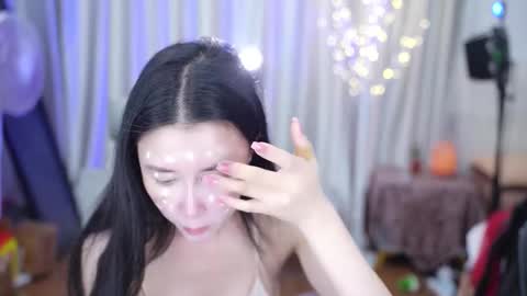 Snapshot of lucy__bb chatting on 12/23/25, 01:36 Lucy online show from 12/23/25, 01:36