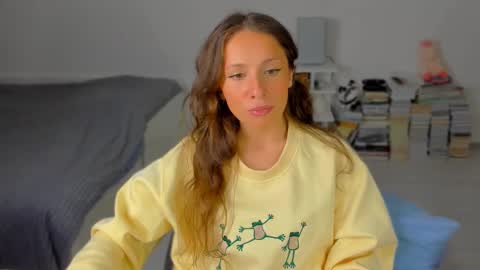 Snapshot of lucy__ray chatting on 10/02/25, 05:42 lucy__ray online show from 10/02/25, 05:42