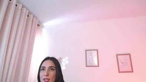 Snapshot of lucy_be chatting on 12/19/25, 09:11 Lucia online show from 12/19/25, 09:11