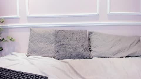 lucy_canel online show from 11/18/25, 12:05