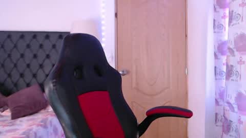 Snapshot of lucy_chanel chatting on 01/05/25, 09:36 lucy online show from 01/05/25, 09:36