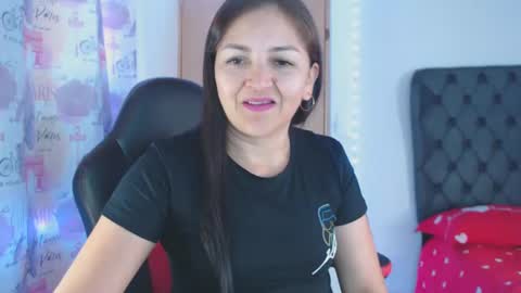 Snapshot of lucy_chanell chatting on 01/19/25, 04:12 lucy online show from 01/19/25, 04:12