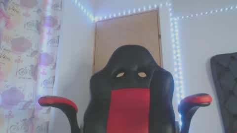 Snapshot of lucy_chanell chatting on 02/06/25, 01:49 lucy online show from 02/06/25, 01:49