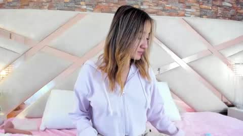 lucy_davies_ online show from 04/30/26, 11:49