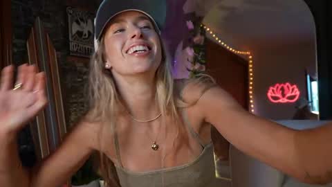 Lucy. online show from 05/09/26, 01:44