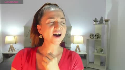 Snapshot of lucy_hot77 chatting on 01/10/25, 09:20 Lucia online show from 01/10/25, 09:20