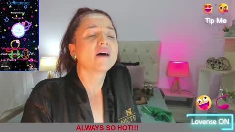Snapshot of lucy_hot77 chatting on 03/09/25, 11:03 Lucia online show from 03/09/25, 11:03