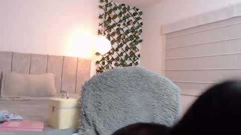 Snapshot of lucy_joi chatting on 07/11/26, 04:37 Luciana online show from 07/11/26, 04:37