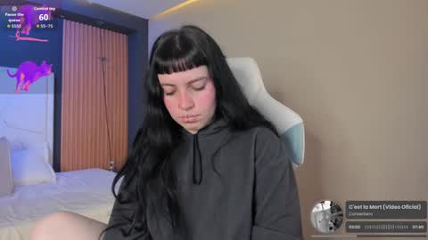 Snapshot of lucy_smith7 chatting on 09/26/25, 08:35 Sofia  online show from 09/26/25, 08:35