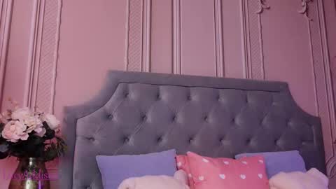 LucyAddison online show from 11/11/25, 04:12