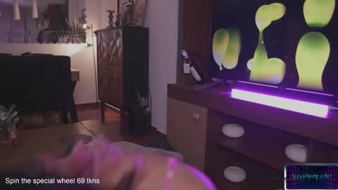 Lucy Alien  online show from 12/21/24, 01:04