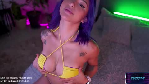 Lucy Alien  online show from 11/29/25, 01:47