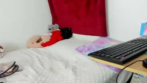 Snapshot of lucyblood chatting on 05/01/26, 12:59 lucyblood online show from 05/01/26, 12:59