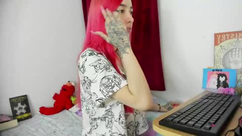 Snapshot of lucyblood chatting on 05/16/26, 02:19 lucyblood online show from 05/16/26, 02:19