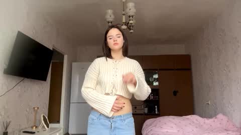 Snapshot of lucykillay chatting on 10/17/25, 05:43 Anna online show from 10/17/25, 05:43