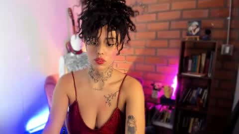 Snapshot of lucyklumm chatting on 12/08/24, 12:07 MALAMOR online show from 12/08/24, 12:07