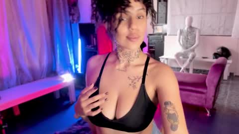 Snapshot of lucyklumm chatting on 01/30/25, 10:30 MALAMOR online show from 01/30/25, 10:30