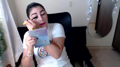 Snapshot of lucyli_ chatting on 12/06/24, 12:27 LUCY online show from 12/06/24, 12:27