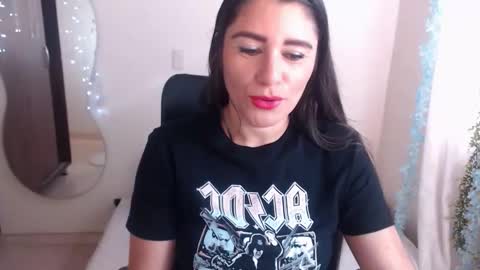 Snapshot of lucyli_ chatting on 12/14/24, 01:05 LUCY online show from 12/14/24, 01:05