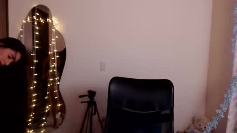 Snapshot of lucyli_ chatting on 01/12/25, 06:49 LUCY online show from 01/12/25, 06:49